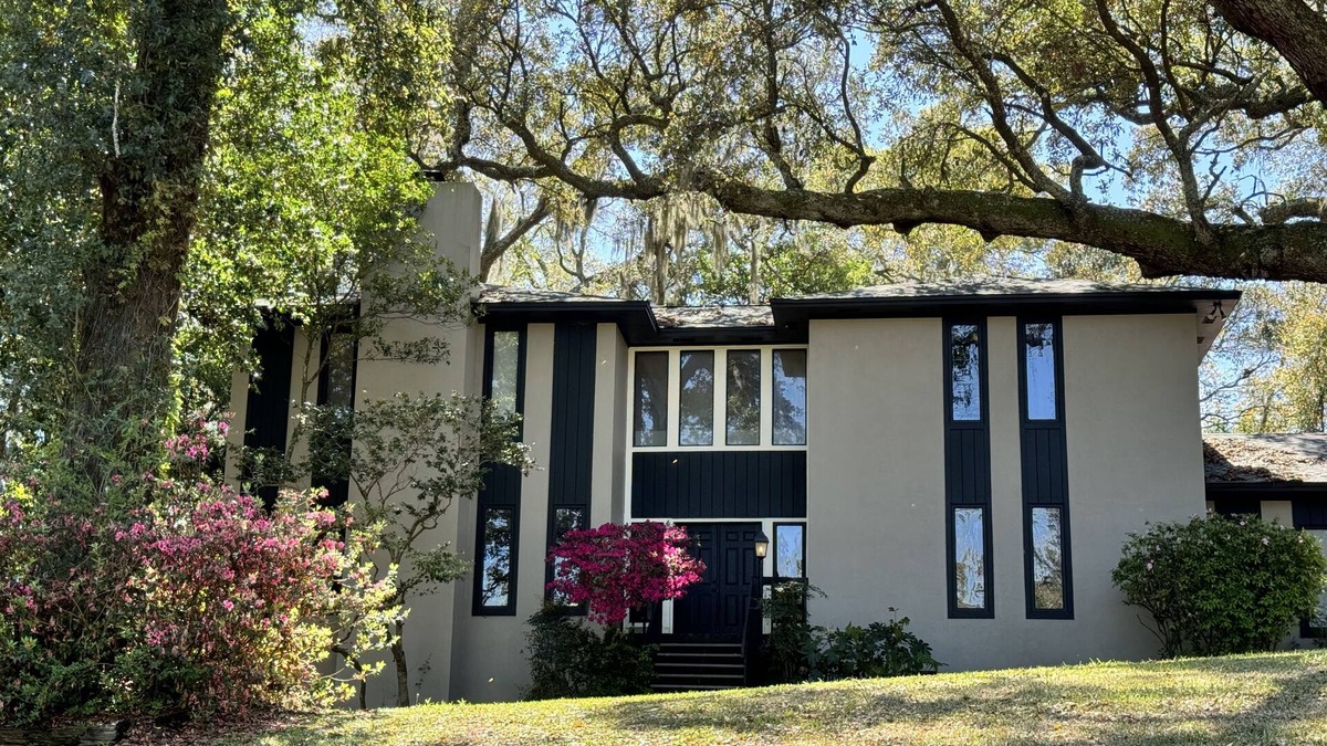 Northeast Pensacola House | One of a Kind Large MCM Home! Huge 400+yr Oaks 20 min to Pensacola Beach