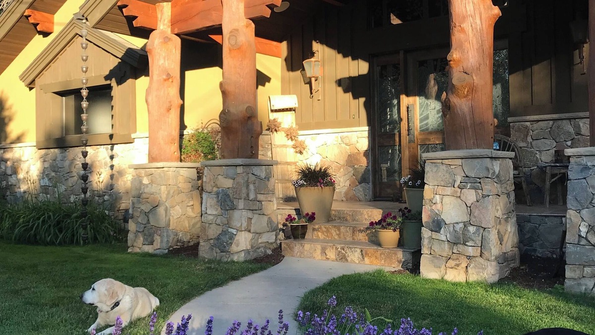 Sandy House | One of a kind ski chalet in Sandy minutes to Snowbird and Alta
