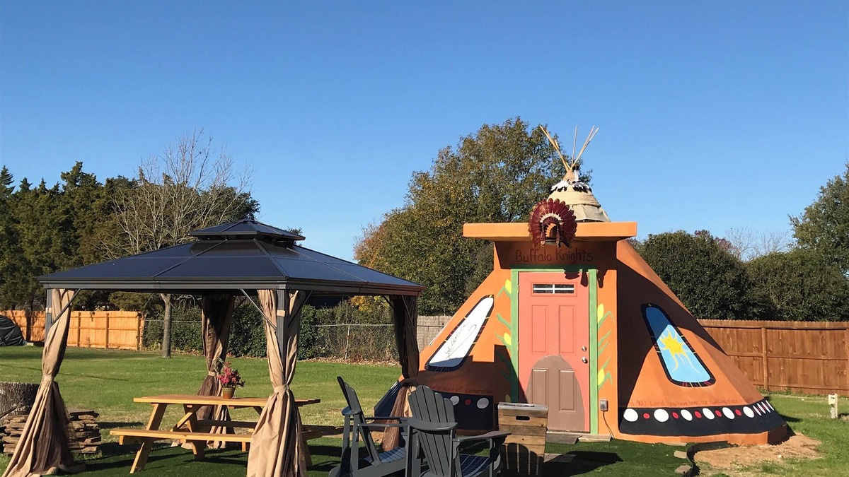 Cibolo Cottage | One of a kind stay! Adjacent to180 acre nature park with swimming & pickleball