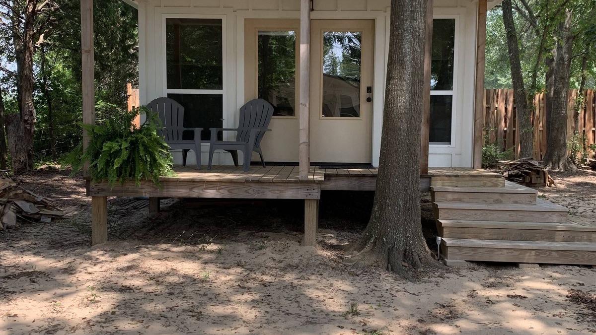 Ben Wheeler House | One of five modern bungalows -1st Monday Trade Days, Music Festivals, East Texas