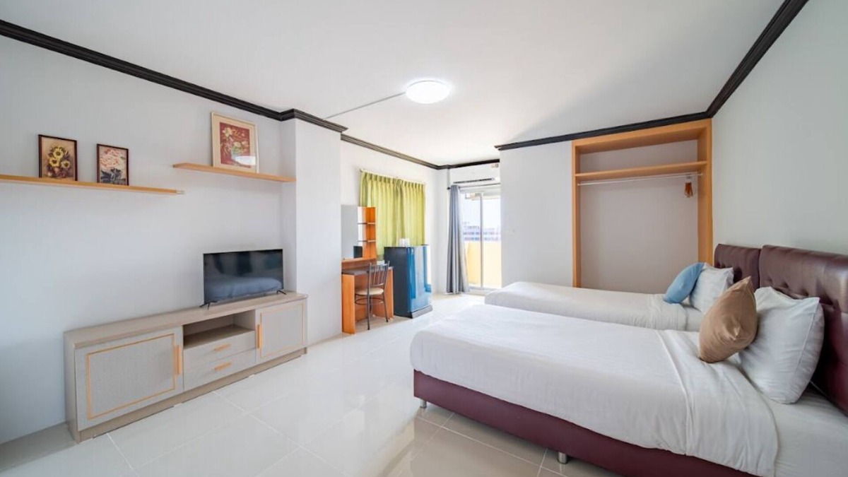 Ban Lam Rua Taek Hotel | One Residence Navanakorn