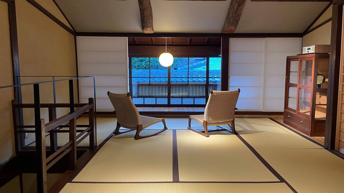 Obama Villa | One-room suite townhouse in an important traditional building preservation district with bedrock bath & open-air bath Please stay in the kitchen and projector.