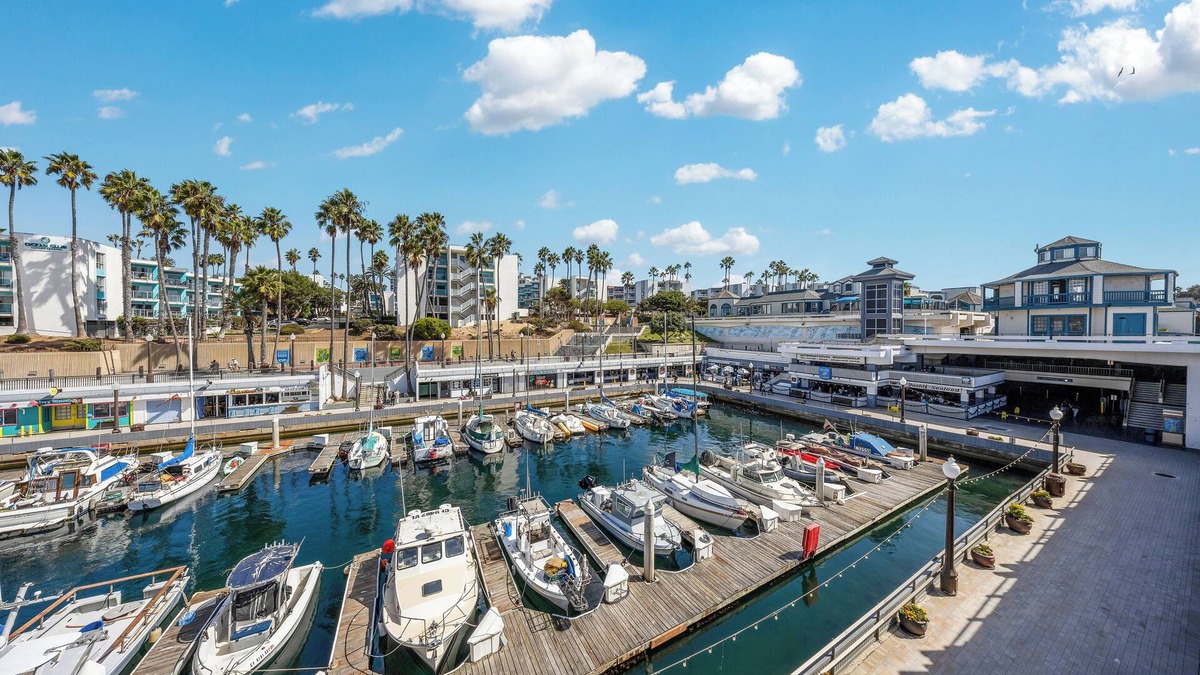 South Redondo Apartment | Oneluxstay 3BR near Redondo Beach
