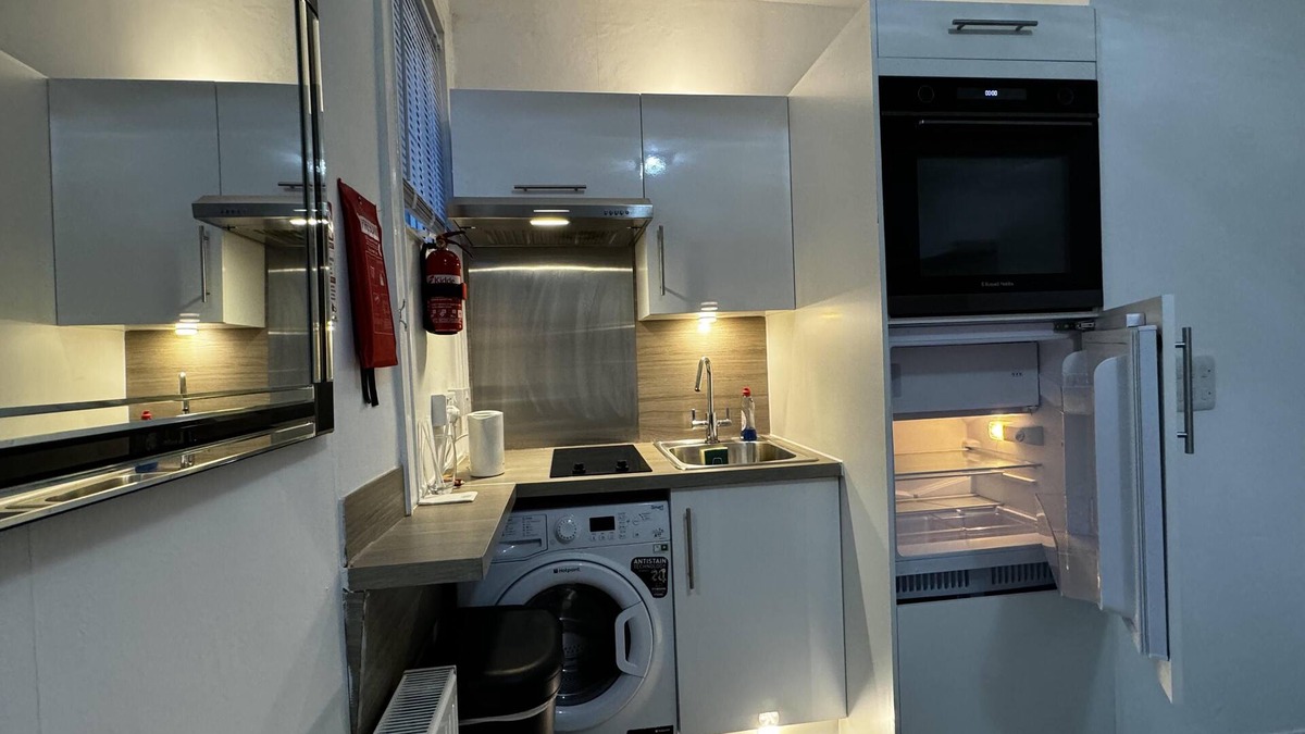 Brentwood Apartment | Onsite Apartments in Central Brentwood