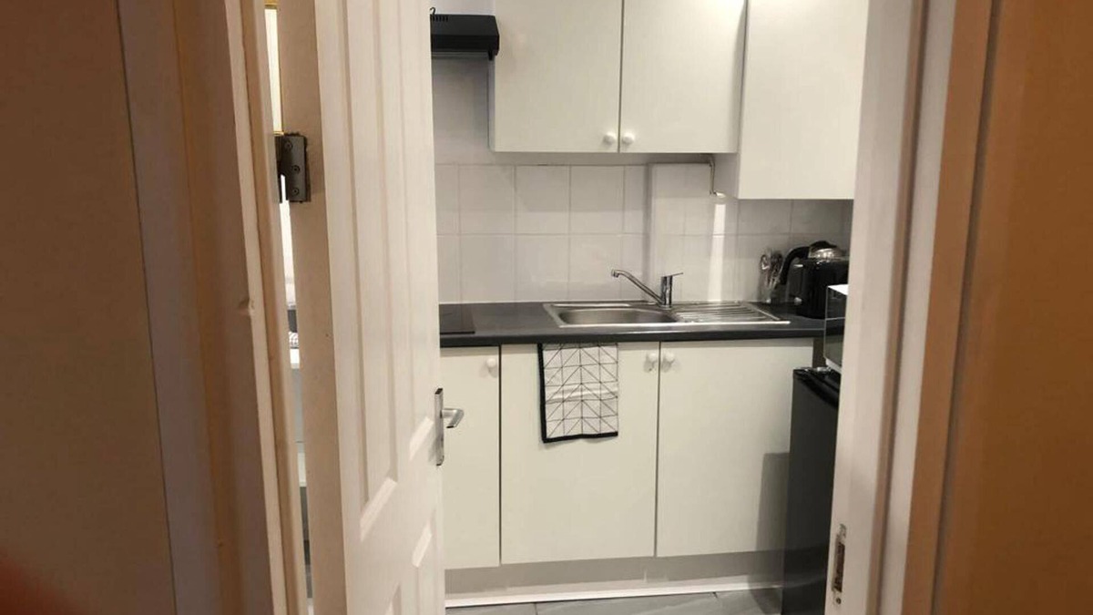 Coventry Apartment | Onsite Cosy Practical Studio - in a Quite Area