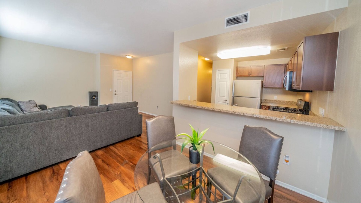 Mira Loma House | Ontario Airport Townhouse