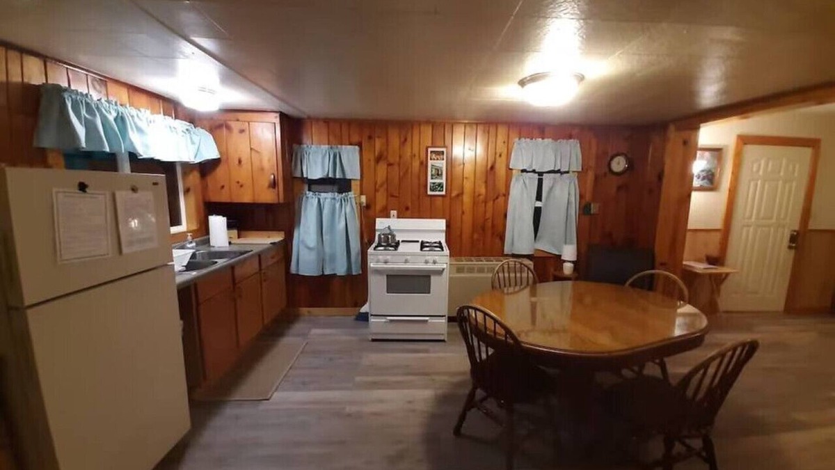 Au Train Apartment | Ontario @ Kimar`s Resort Lk SUP