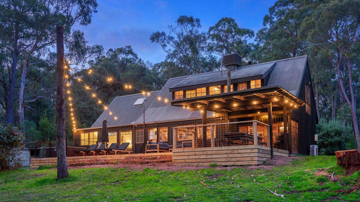 Healesville House | Onyx Retreat Healesville Luxury Lodge x Hot Tub