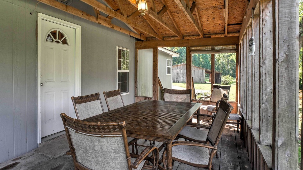 Ooltewah Cottage | Ooltewah Cabin w/Grill, Pool Table & Porch!