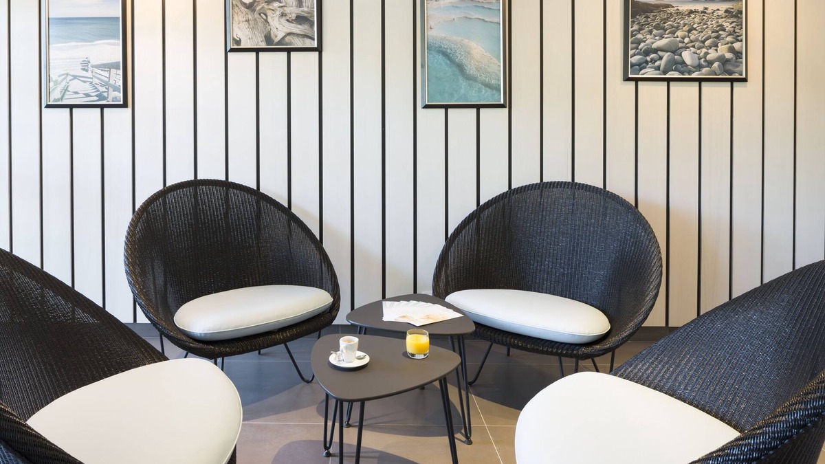 Balaruc-les-Bains Hotel | Opéralia Hôtel Les Pins