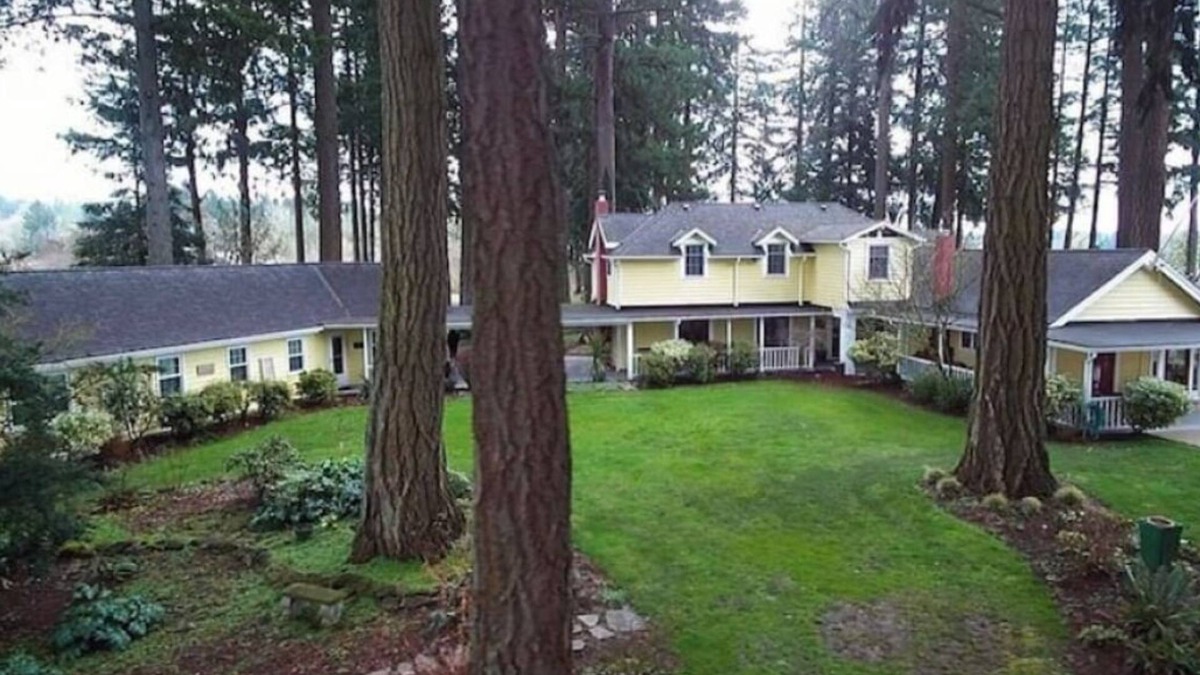 Newberg House | Open Air Therapy In The Heart Of Wine Country - 3 bedroom, sleeps 12