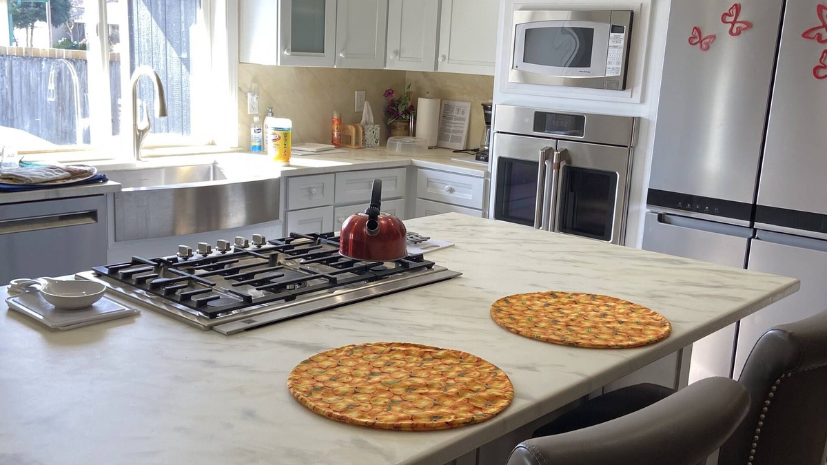 Puyallup House | Open concept with modern kitchen 5 minutes from fairgrounds/downtown Puyallup