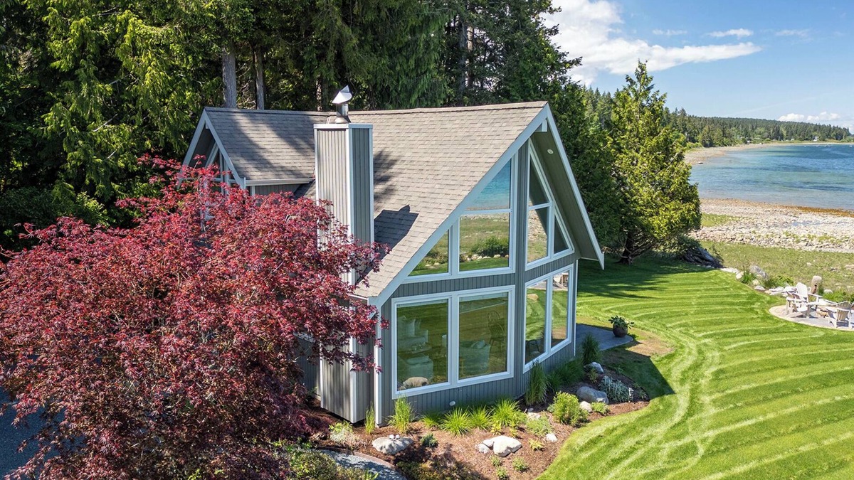 Union Bay House | Open Design West Coast Home on 1600 Feet of Private Waterfront