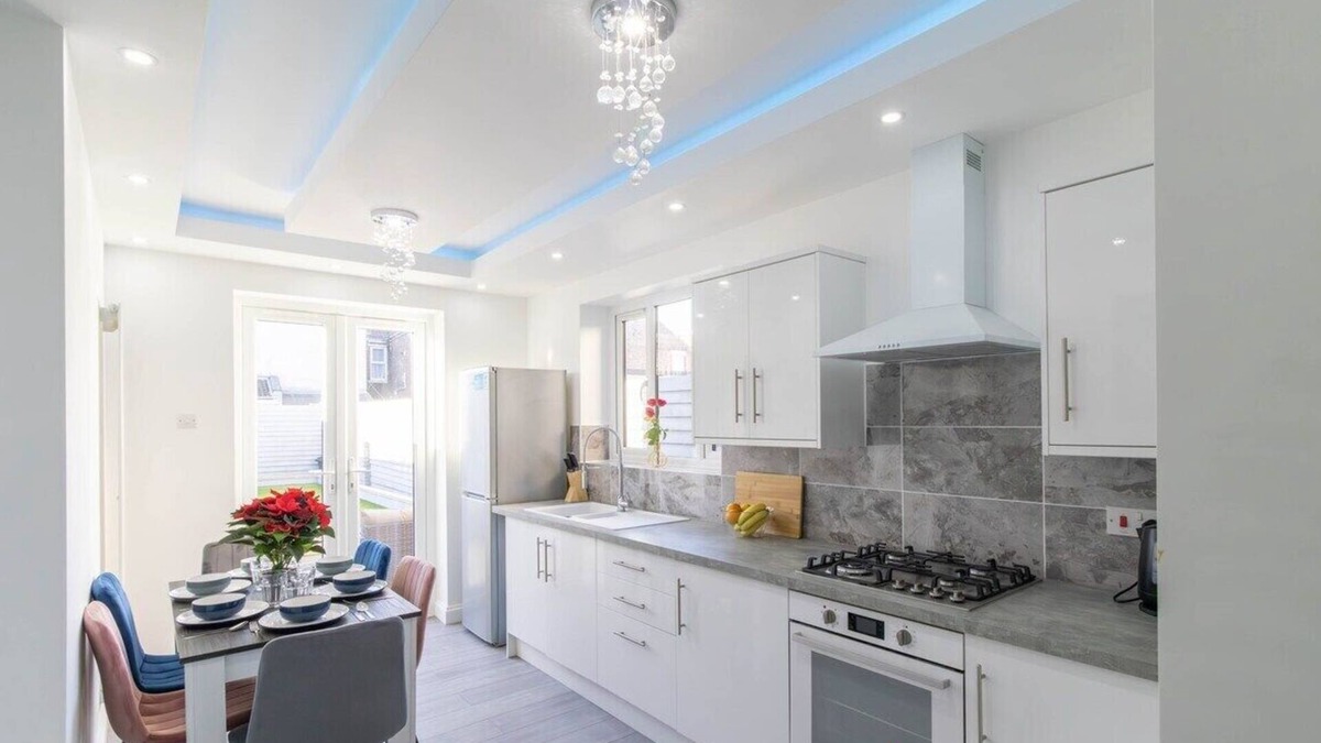 Portsmouth House | Open Mind Property - 6 Bedrooms of Luxury