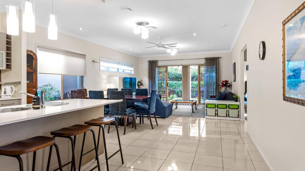 Taringa House | Open Plan! 3 Bedroom House ~ Taringa