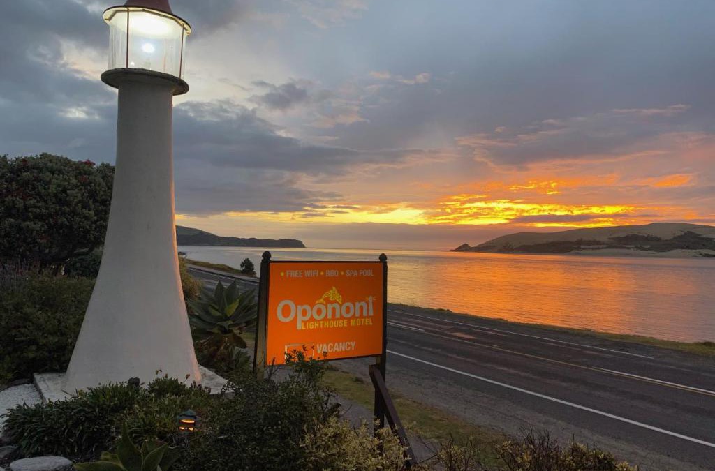 Opononi Hotel | Opononi Lighthouse Motel