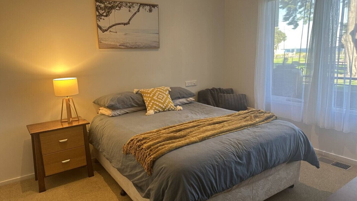 Melbourne House | Opp Beach - Best location