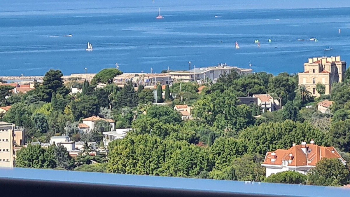 Le Rouet Condo | Opposite the Vélodrome, incredible view of the sea and Notre Dame de la Garde