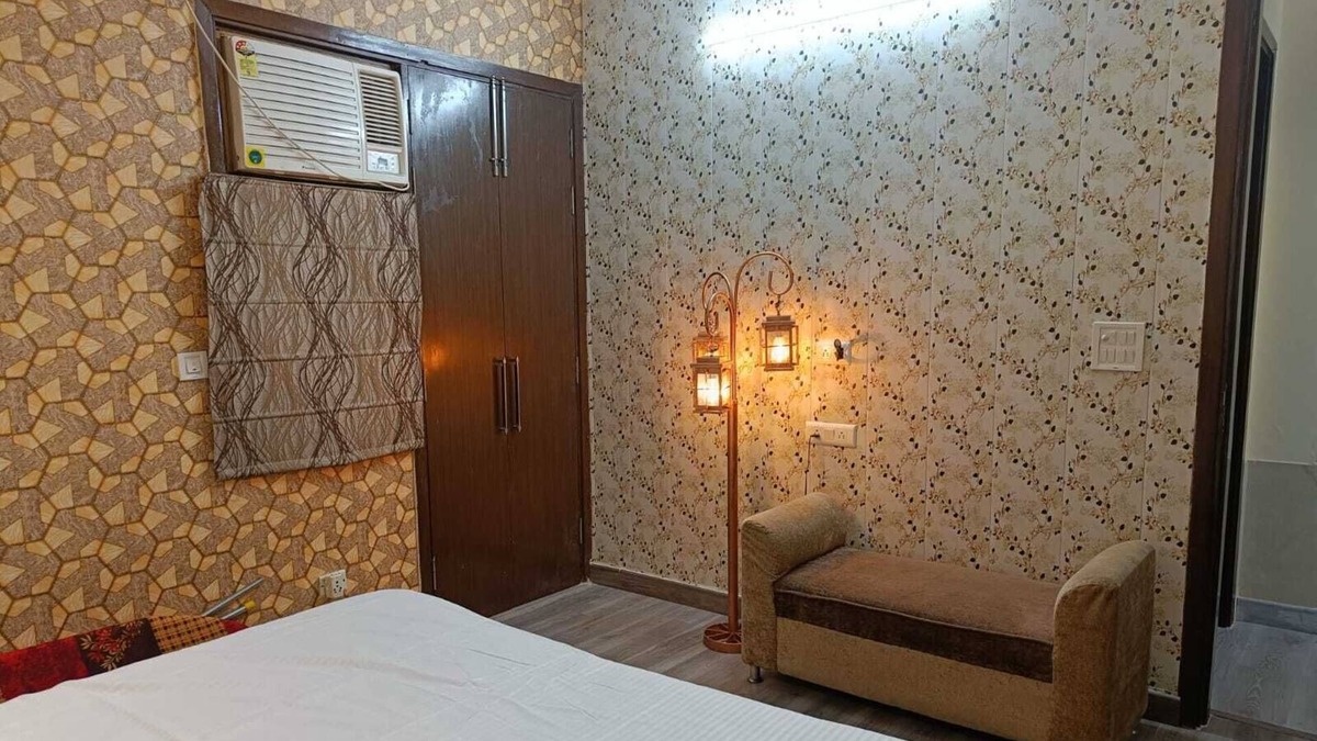 Pashim Vihar Apartment | Opulent Home-3 BHK @ Paschim Vihar