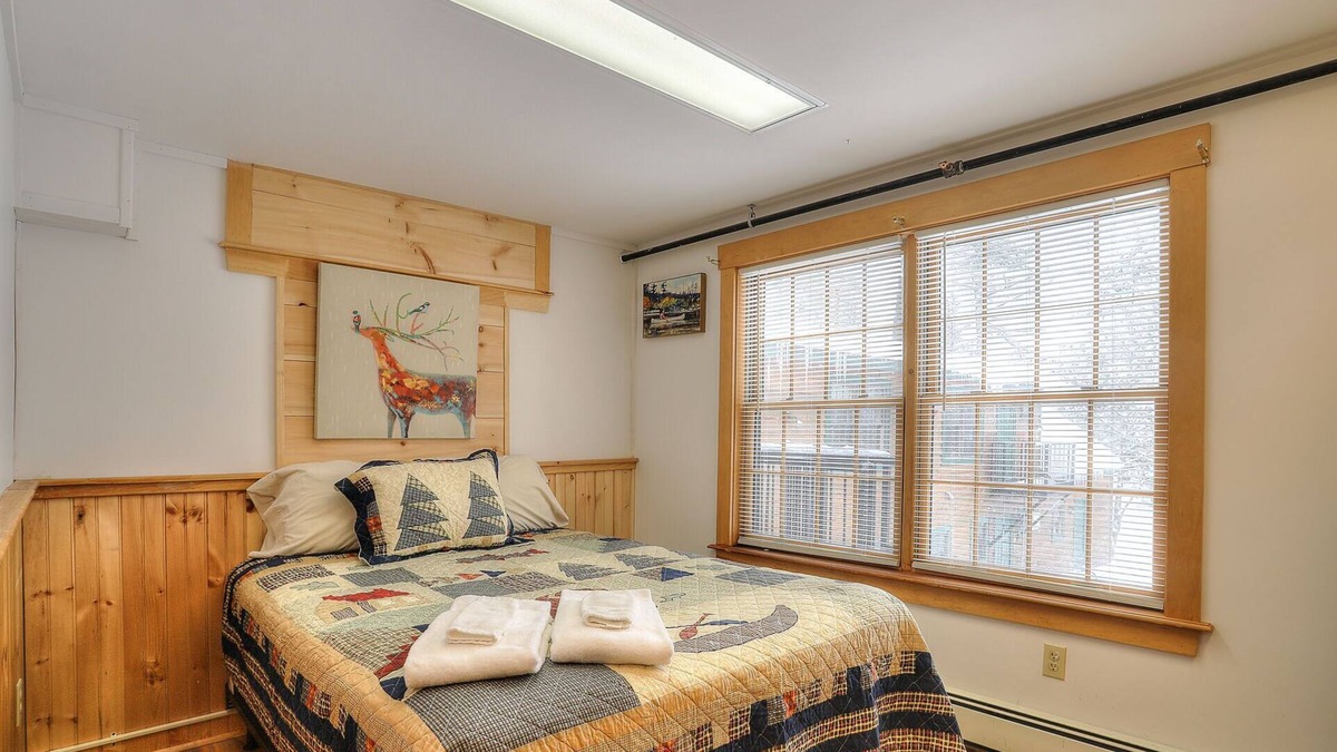 Oquossoc Hotel | Oquossoc Suite #8 | Upstairs Suite w/Kitchenette