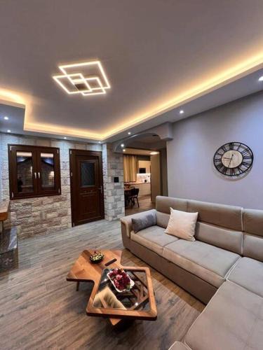 Logarata House | Ora House