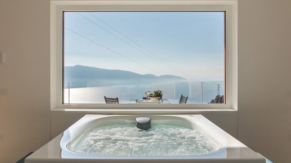 Tignale Apartment | Orange House Relax with Jacuzzi