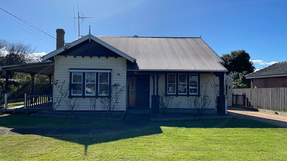 Orbost House | Orbost House - Large sleeps 10+