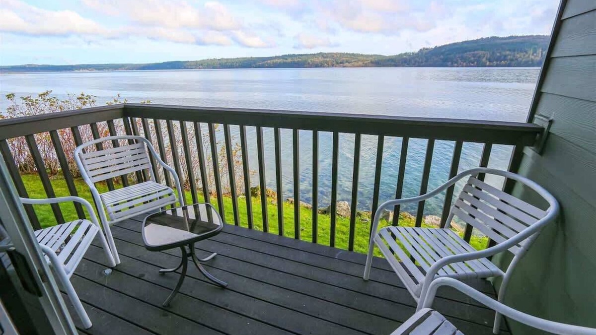 Adelma Beach House | Orca Oasis Condo Stunning Views Over Discovery Bay