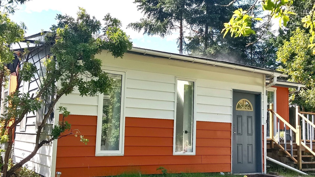 Regional District of Nanaimo Cottage | Orchard Cottage in Lantzville near Nanaimo Brand New Renovation