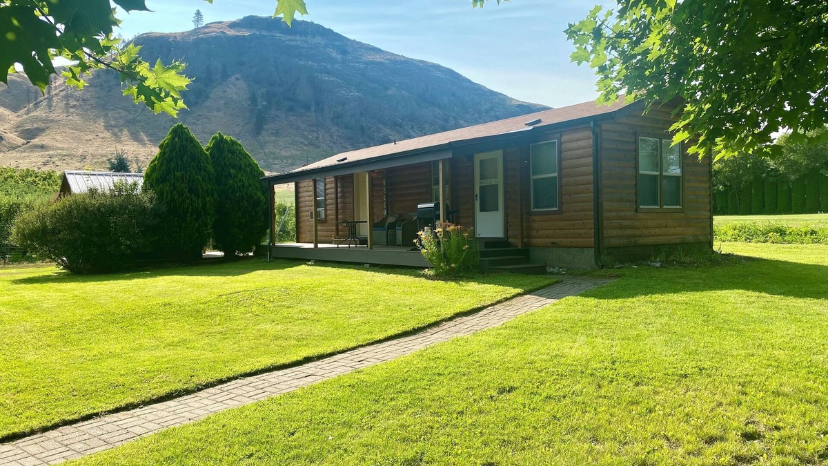 Oroville Cottage | Orchard Guest House- Boats, Bikes, ATVs and helicopters welcome!