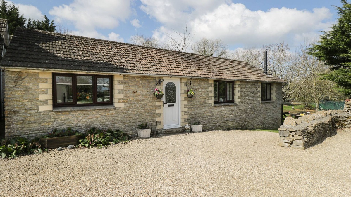Malmesbury Cottage | ORCHARD HOUSE COTTAGE, pet friendly, with open fire in Malmesbury