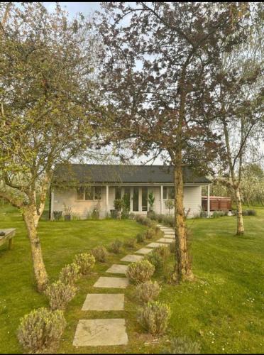 Moreton House | Orchard Retreat - Rural Cabin - Private Hot Tub!