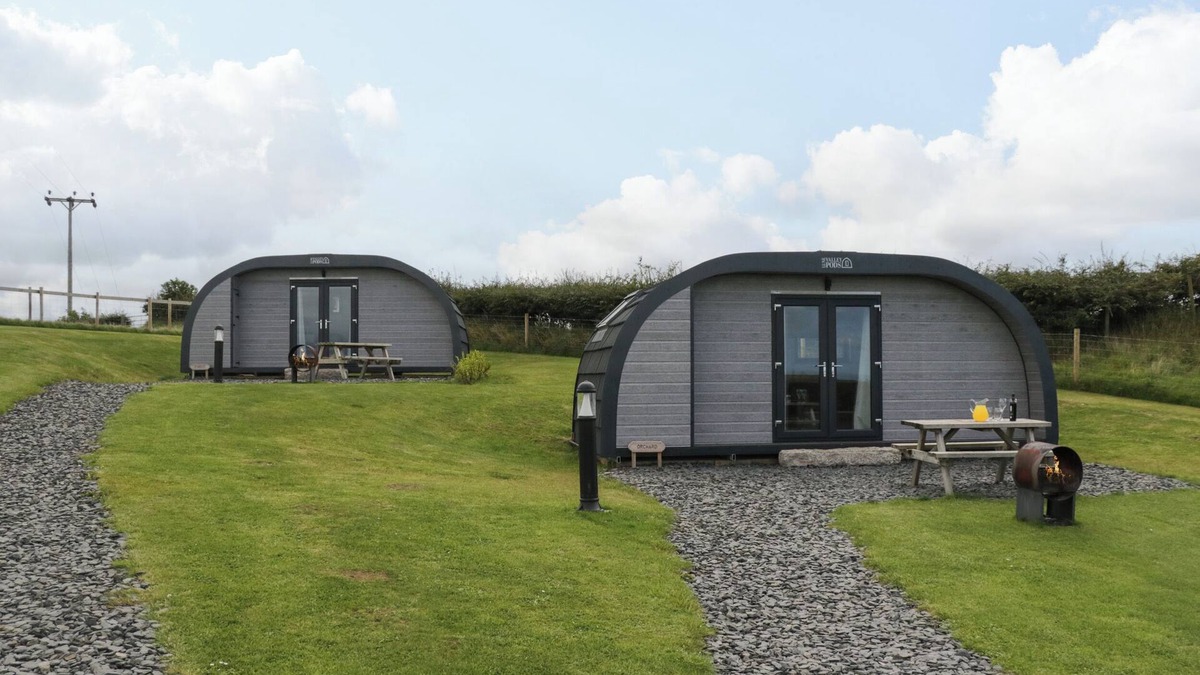 Askam and Ireleth Cottage | ORCHARD, romantic, with a garden in Dalton-In-Furness