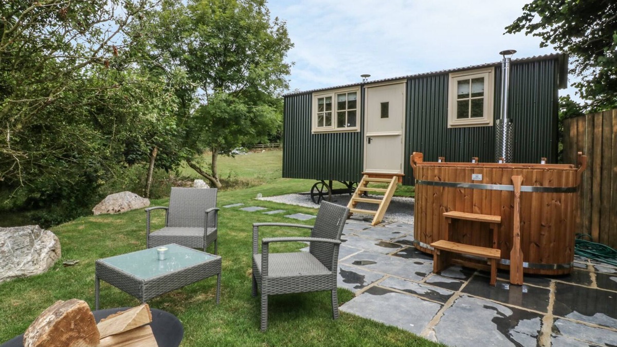 Burlawn Cottage | ORCHARD, romantic, character holiday cottage in Wadebridge