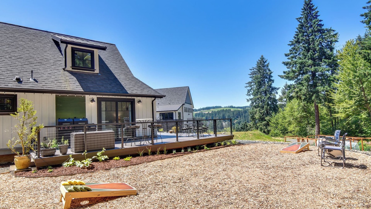 Sherwood Cottage | Oregon Wine Country Retreat: Sip & Dine Outside