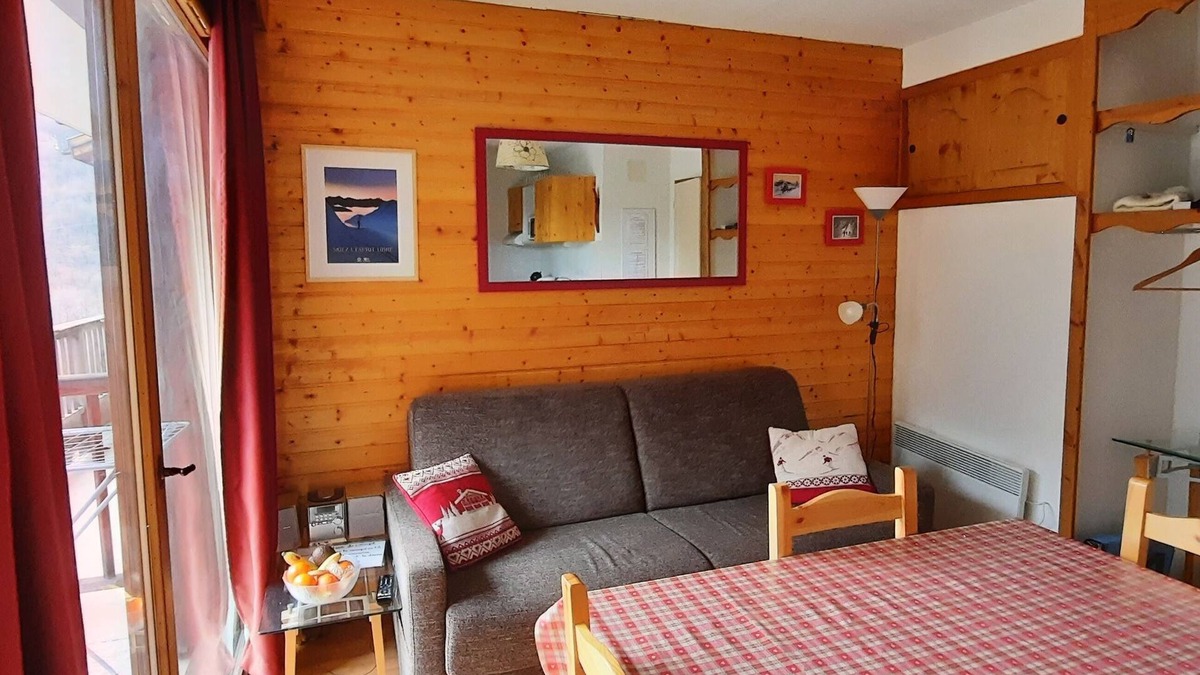 Orelle House | Orelle Val thorens: Apartment in Residence sleeps 4 to 5.