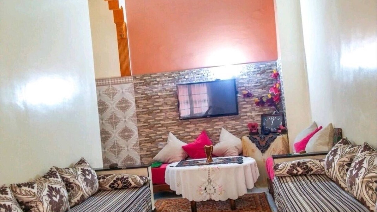 LA GIRONDE Apartment | Oriental bedroom in a traditional Moroccan apartment