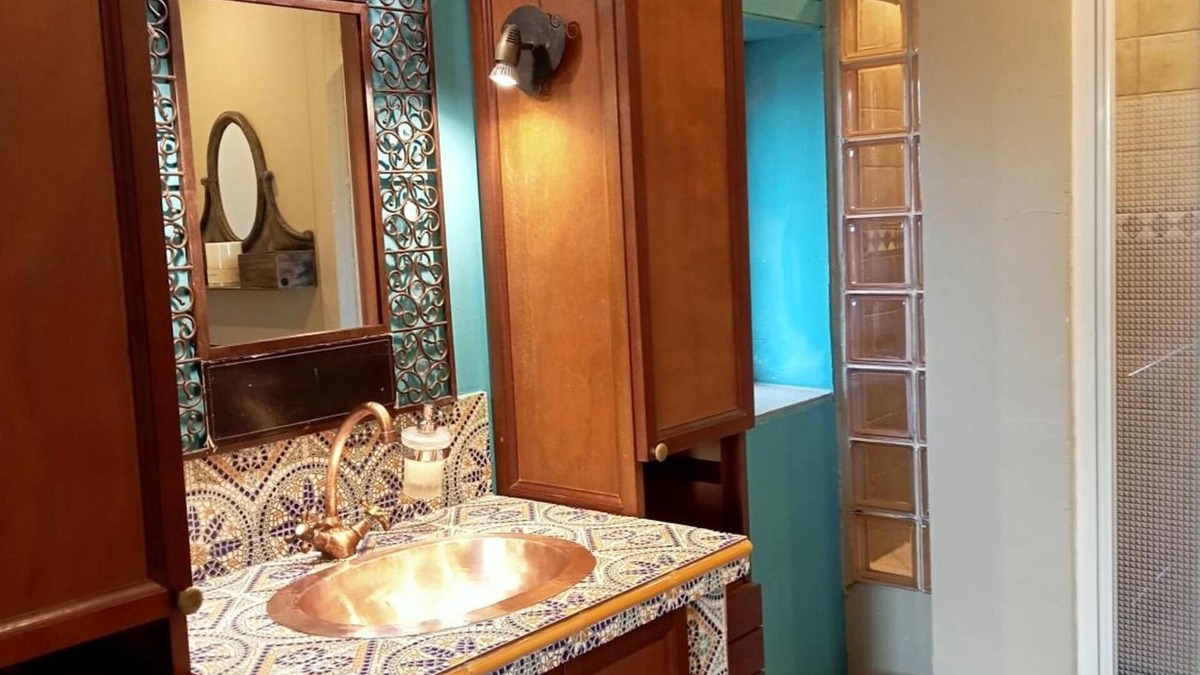 Villeneuve-les-Montreal Apartment | 'Oriental' Room with Shared Pool, Wi-Fi and Air Conditioning - Villeneuve-lès-Montréal