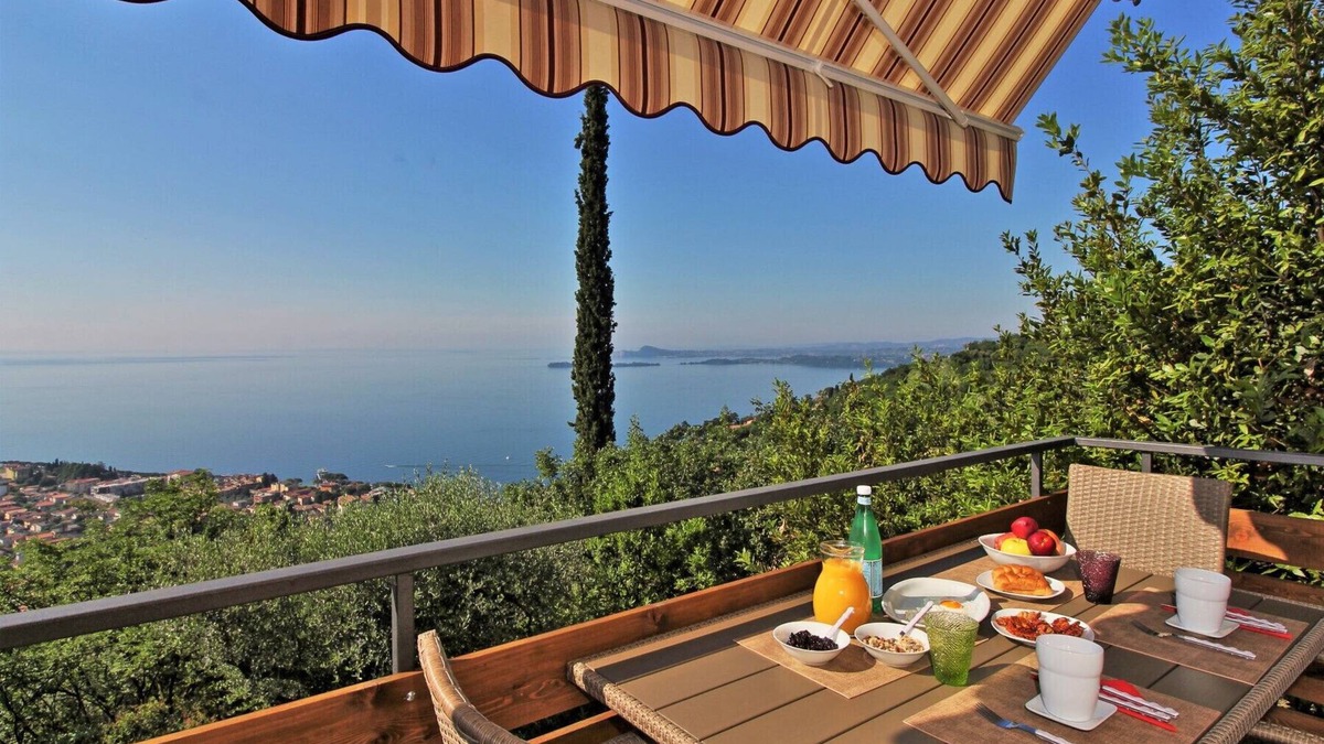 Toscolano Maderno Apartment | Oriolo: with fantastic views of Lake Garda