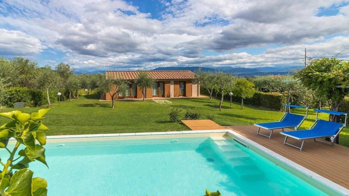 Cascine-La Croce Villa | Orlando, private pool house, A/C, WiFi. Lucca.