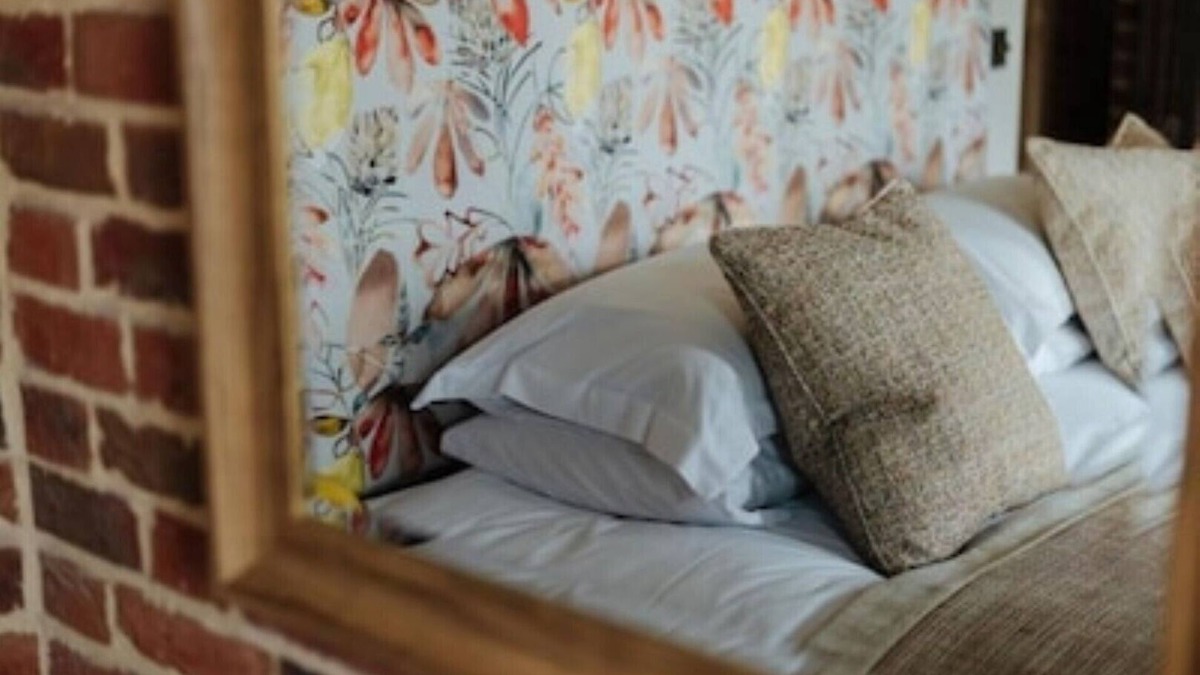 Great Yarmouth House | Ormesby Manor - Warm Well Lodge with bkfst
