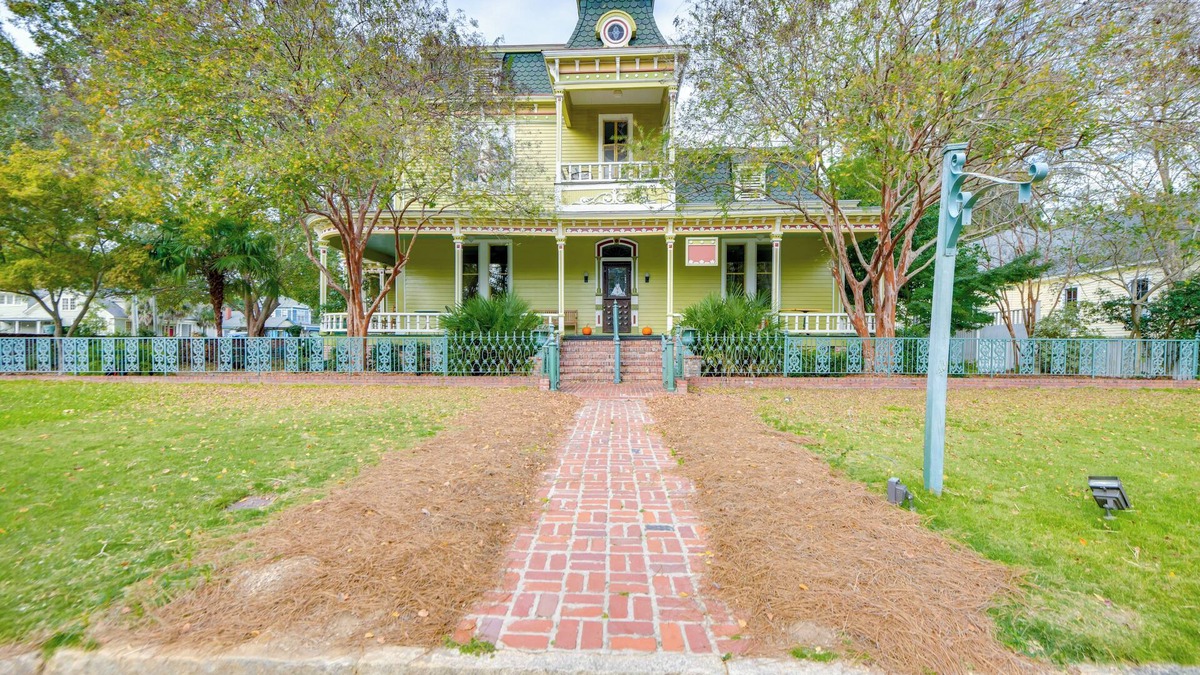 Columbus House | Ornate Victorian Home w/Courtyard & Fire Pit!