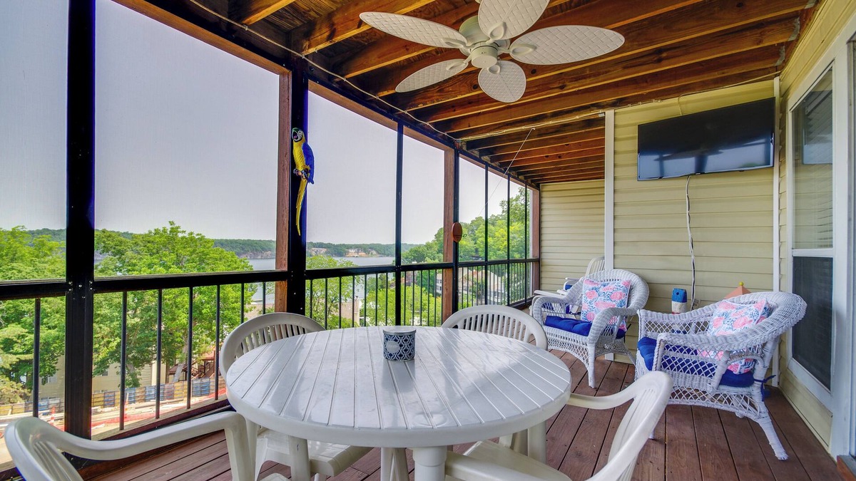 Osage Beach Apartment | Osage Beach Condo w/Private Deck & Lake Views!