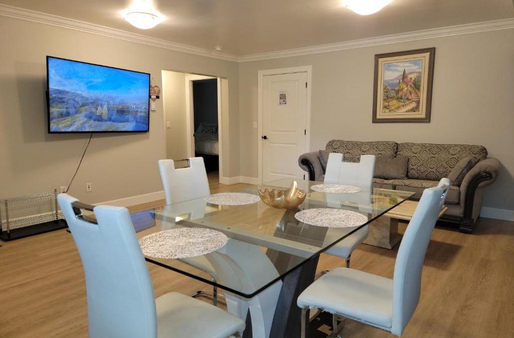 Abbotsford House | Oscar INN & 2bd Family Suite or Private Room