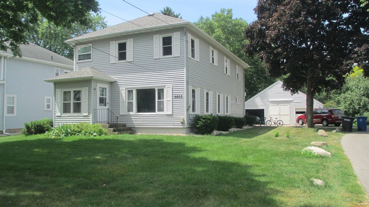 Oshkosh House | Oshkosh EAA Rental.1 mile from AirVenture