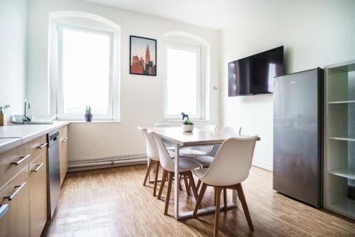 Ibbenbueren Apartment | Osnabrücker Strasse Wooon 10 Einzelbetten I 5-Zimmer I TV I Bad NEU I Premiumbettwäsche