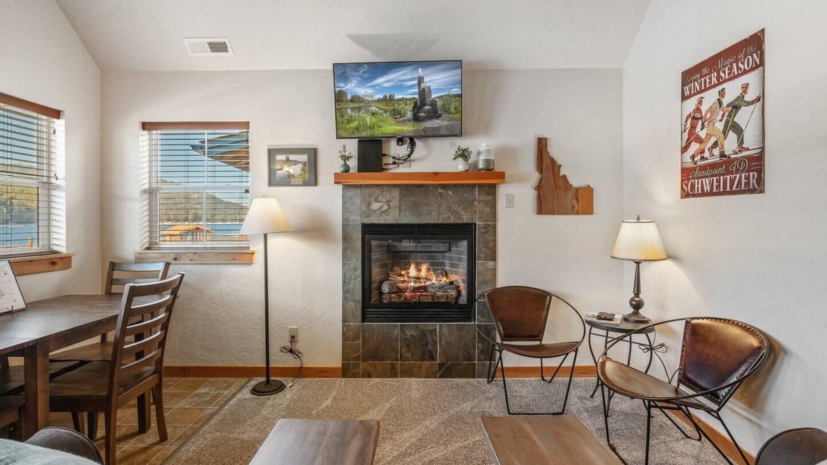 Dover Bay House | Osprey Catch - Lakefront Beach Bungalow