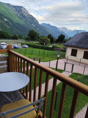 Bielle Apartment | Ossau T2 5 personnes tt confort climatisation piscine linge de maison inclus moustiquaires vue montagne plein sud