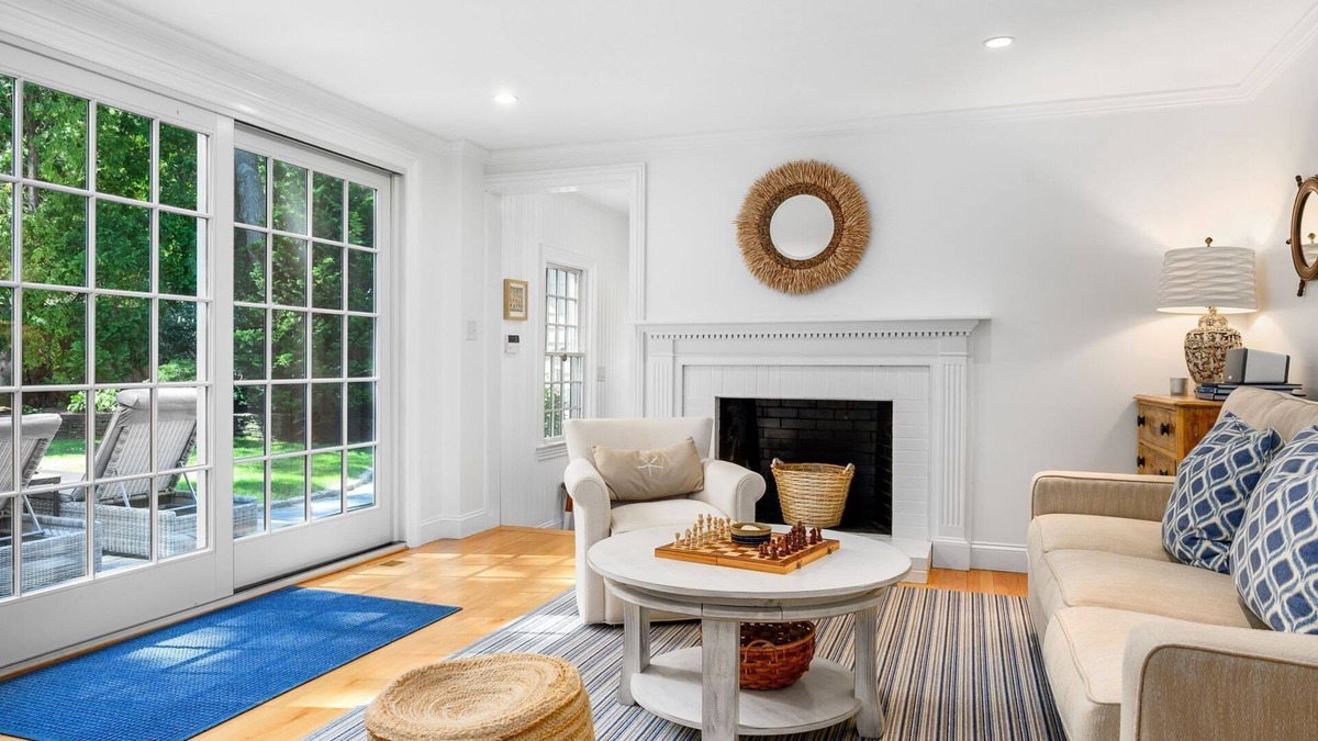 Wianno House | Osterville Retreat – A/C, WiFi & Pet-Friendly