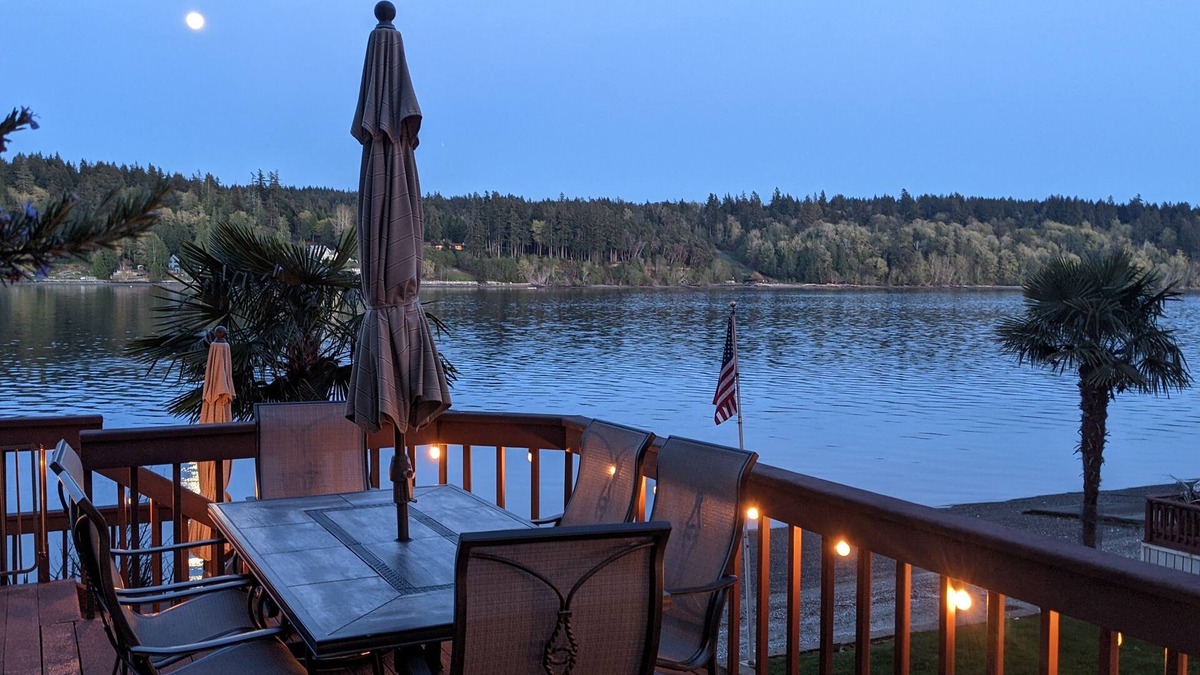 Lakebay House | "Ostrich Nest" private island beachfront with HOT TUB and kayaks